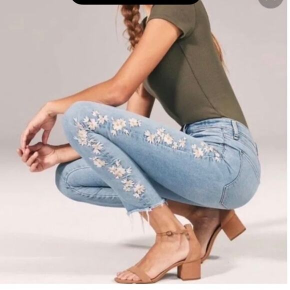 Abercrombie & Fitch Floral Embroidered High Rise Jeans - Picture 1 of 9